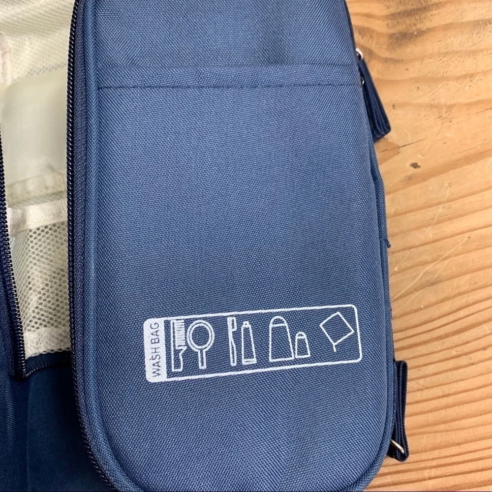 Hanging travel gym bag